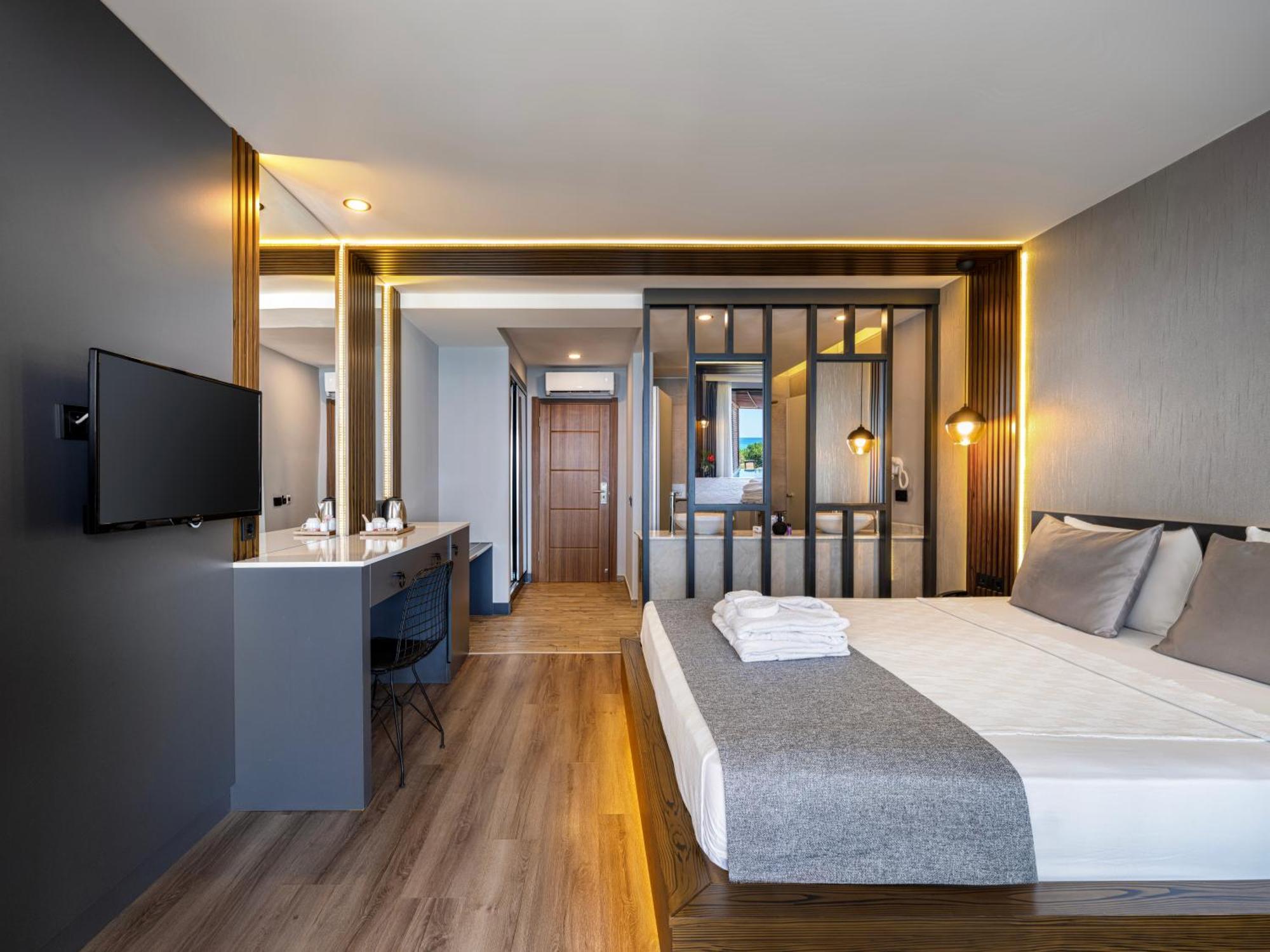 Adora Calma Beach Hotel Kızılot Exteriör bild
