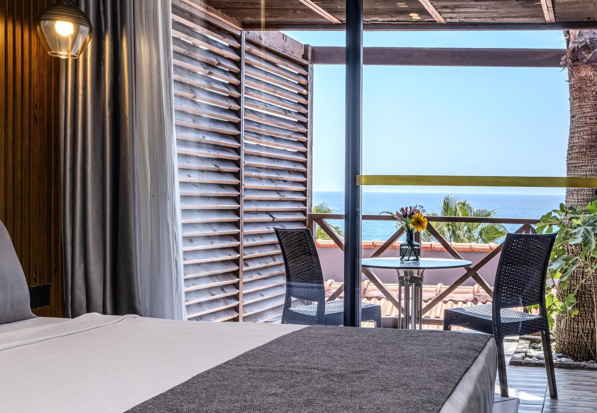 Adora Calma Beach Hotel Kızılot Exteriör bild