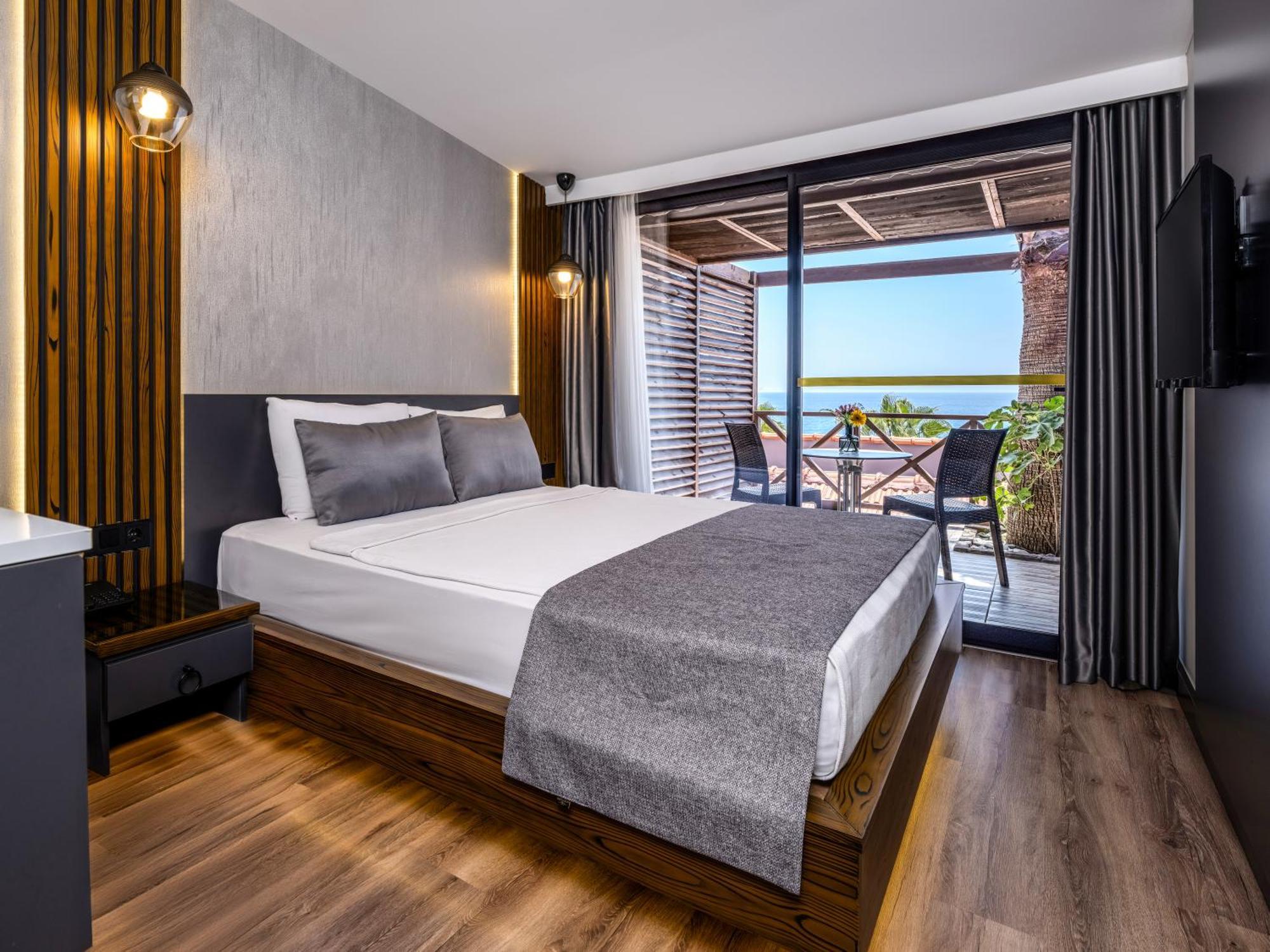 Adora Calma Beach Hotel Kızılot Exteriör bild