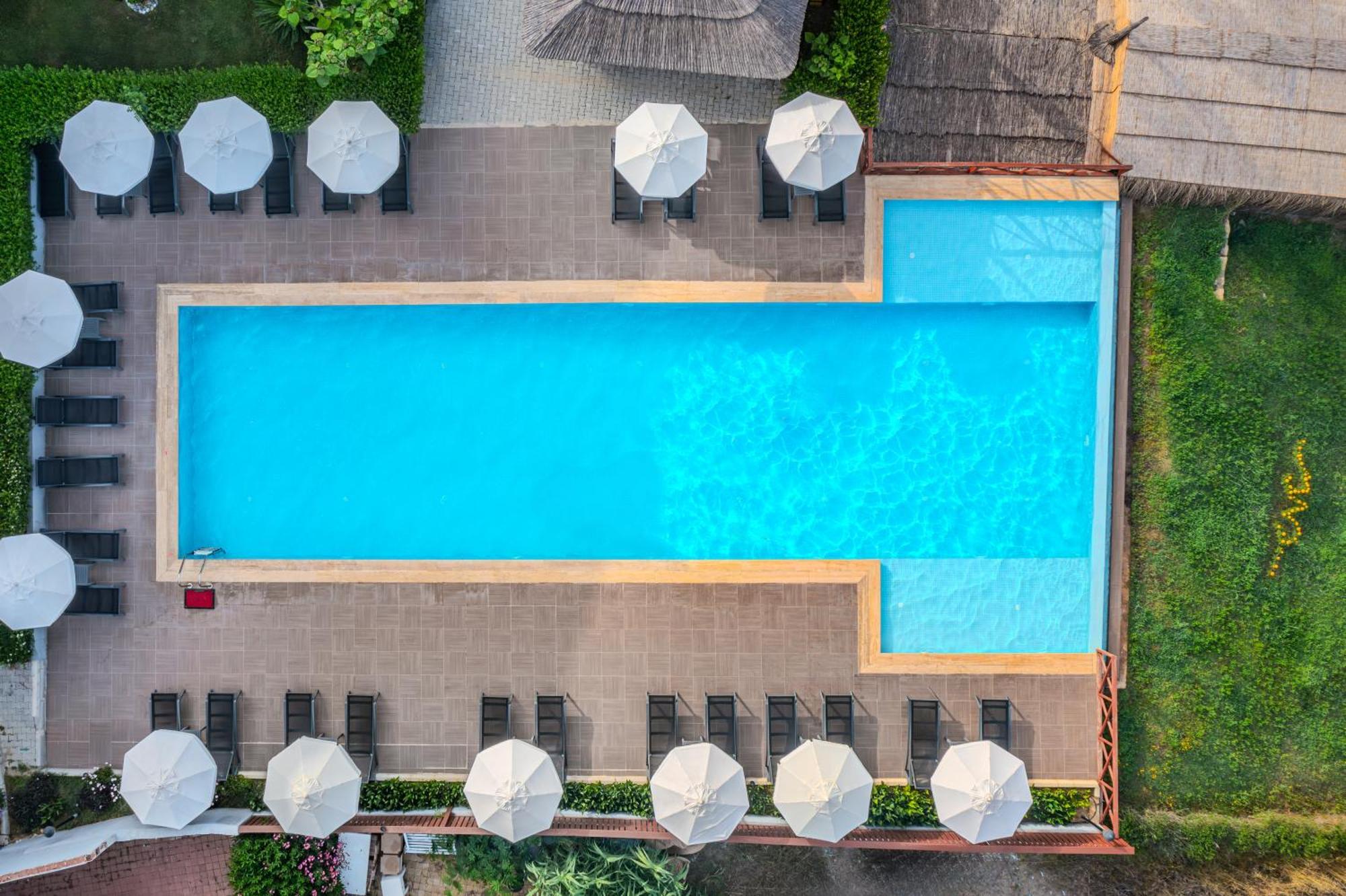 Adora Calma Beach Hotel Kızılot Exteriör bild