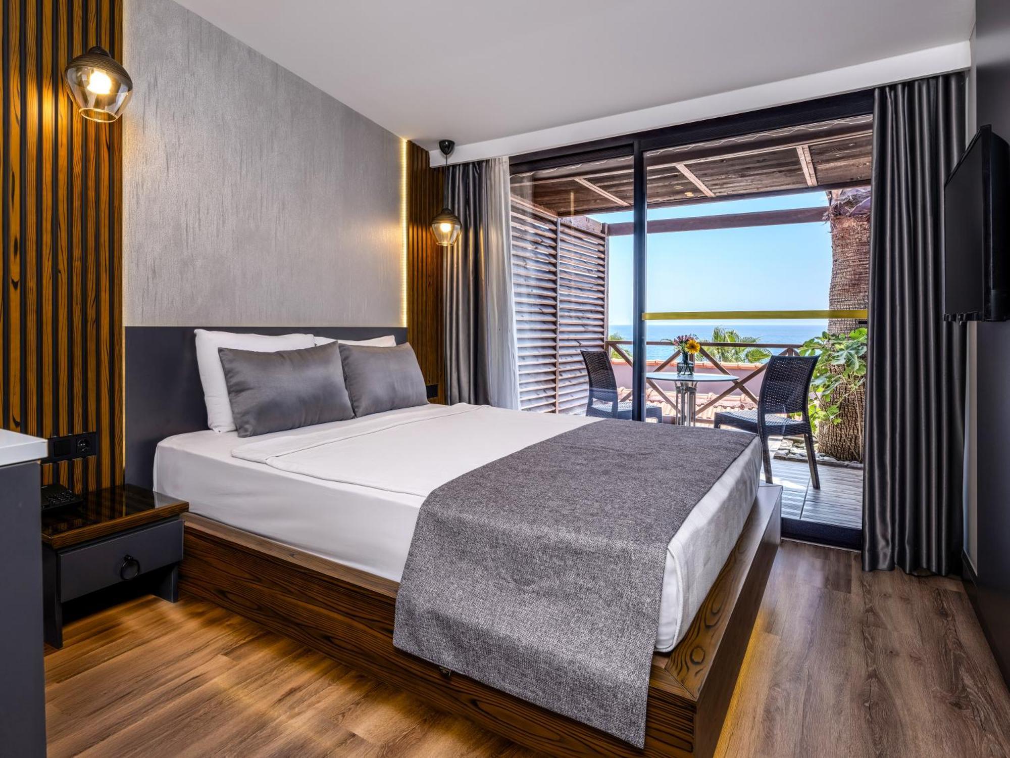 Adora Calma Beach Hotel Kızılot Exteriör bild