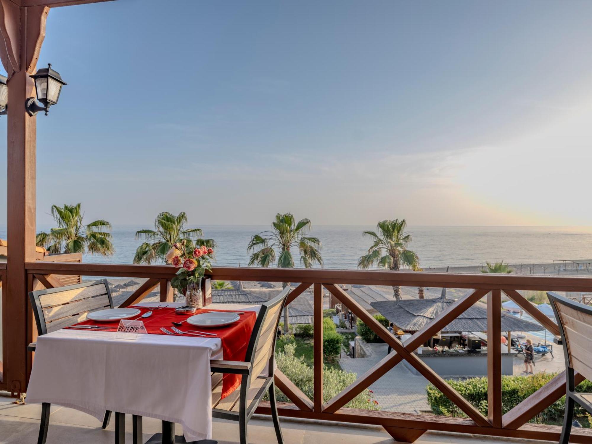 Adora Calma Beach Hotel Kızılot Exteriör bild