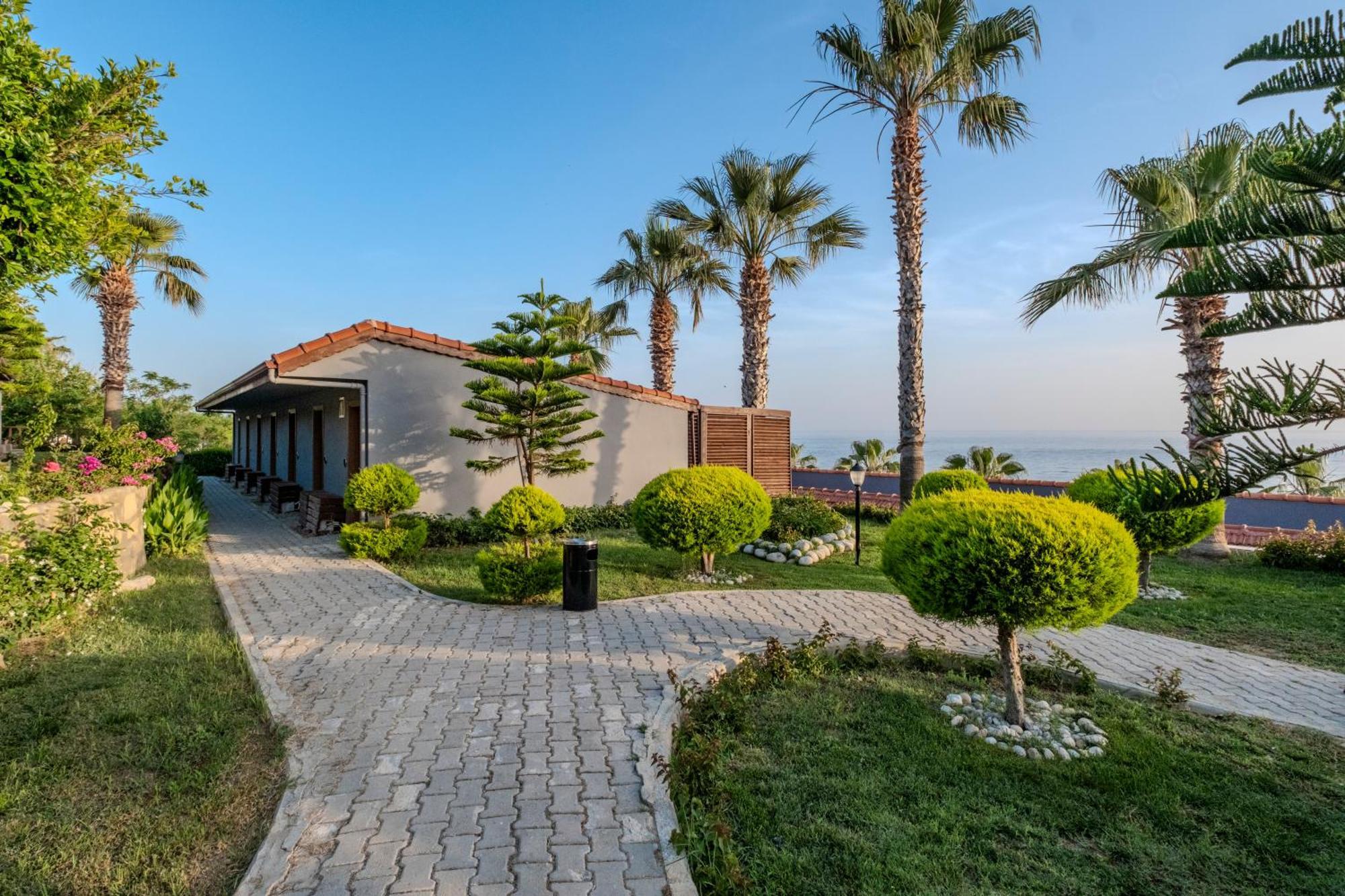 Adora Calma Beach Hotel Kızılot Exteriör bild